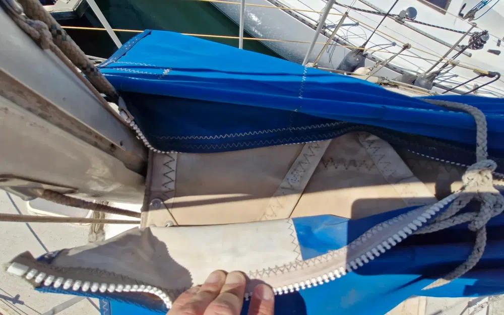 slider 27 Jeanneau Aquila