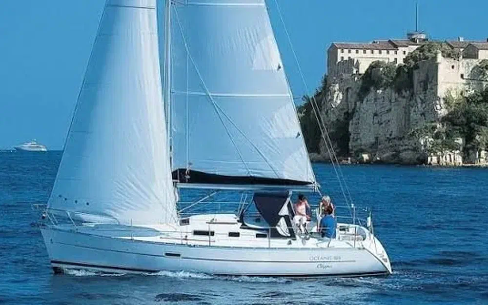 slider 1 Beneteau OCEANIS 323