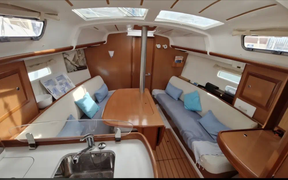 slider 19 Beneteau OCEANIS 323