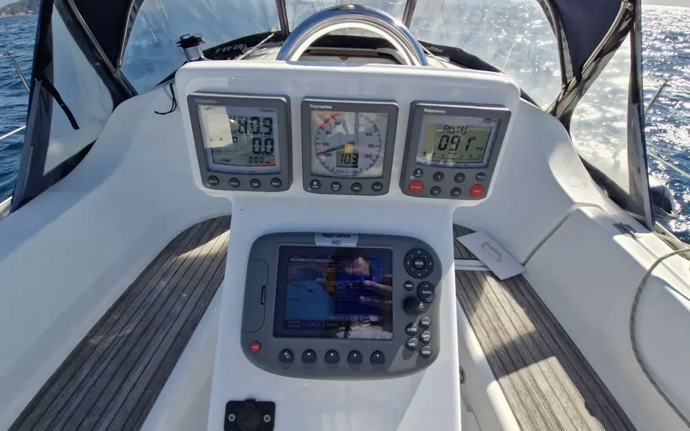 slider 4 Beneteau OCEANIS 323