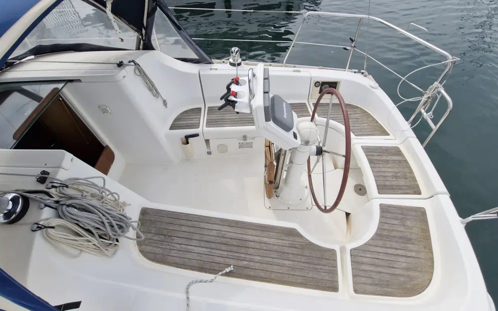 slider 5 Beneteau OCEANIS 323