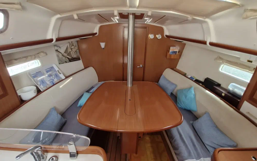 slider 7 Beneteau OCEANIS 323