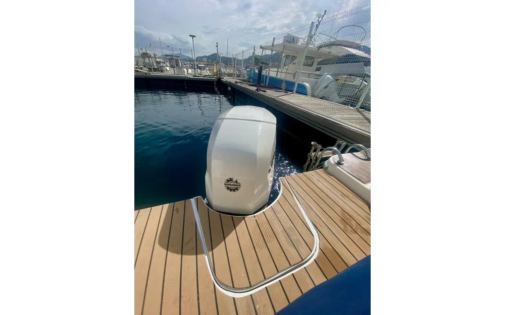 slider 7 Jeanneau Leader 605