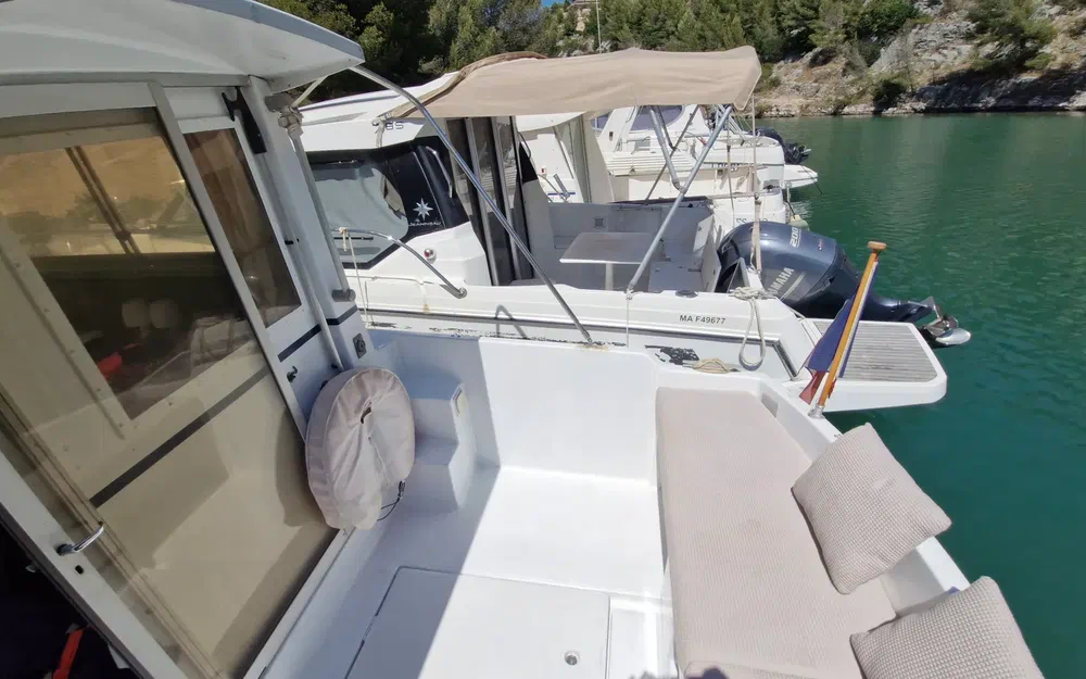 slider 17 Beneteau Antares 730