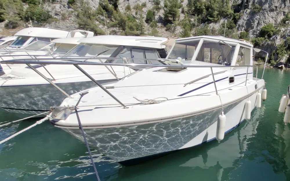 slider 24 Beneteau Antares 730