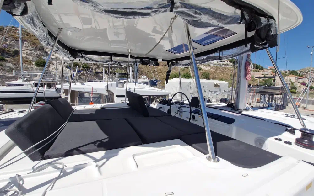 slider 18 Lagoon 46