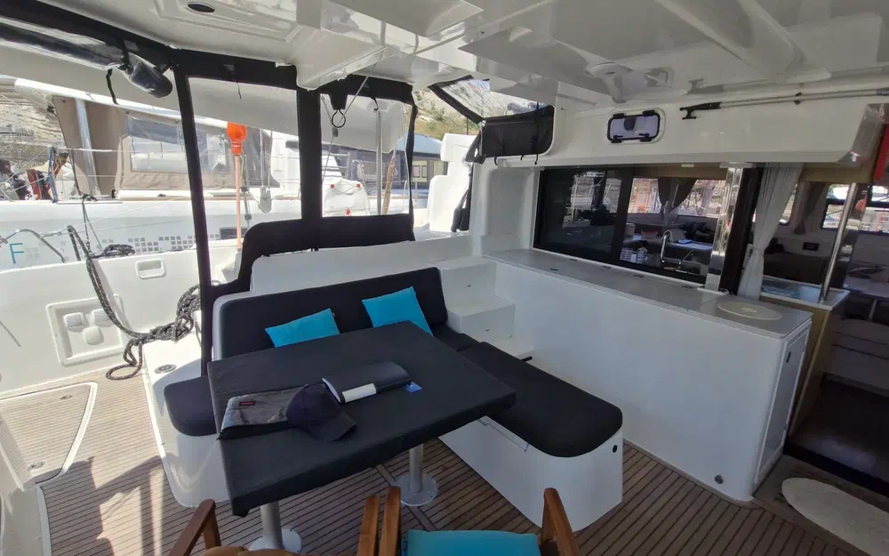 slider 32 Lagoon 46