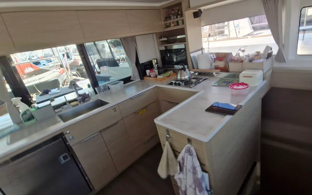 slider 38 Lagoon 46