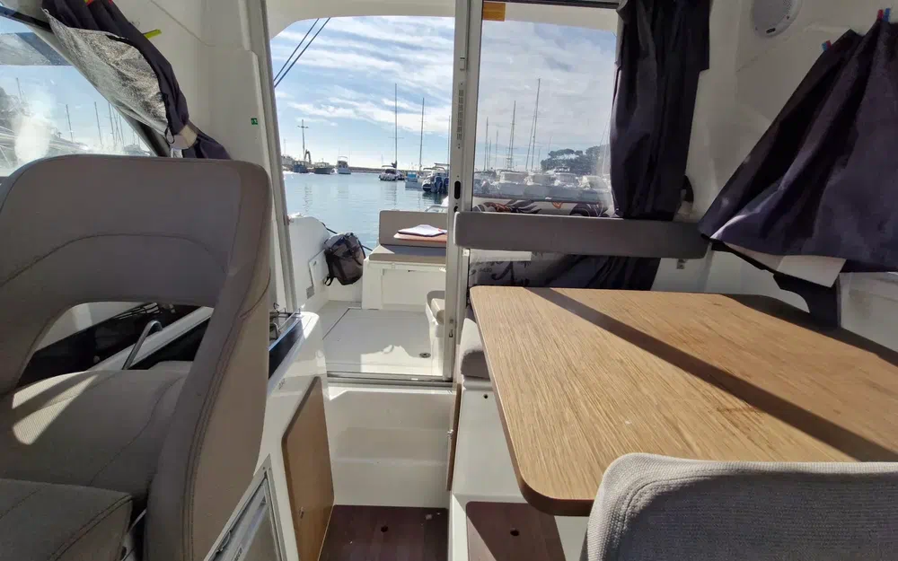 slider 9 Beneteau Antares 8 OB