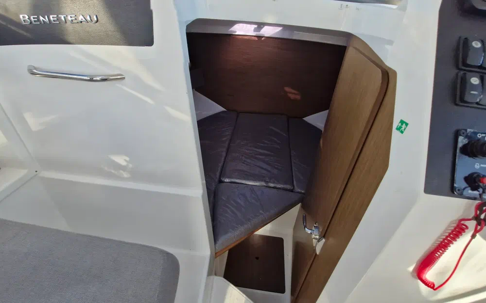 slider 12 Beneteau Antares 8 OB