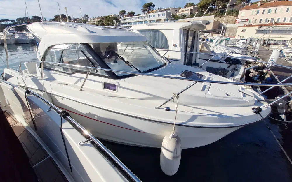 slider 1 Beneteau Antares 8 OB