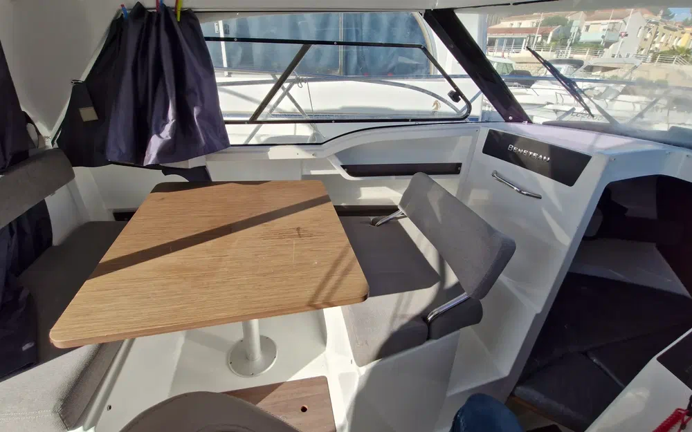 slider 6 Beneteau Antares 8 OB