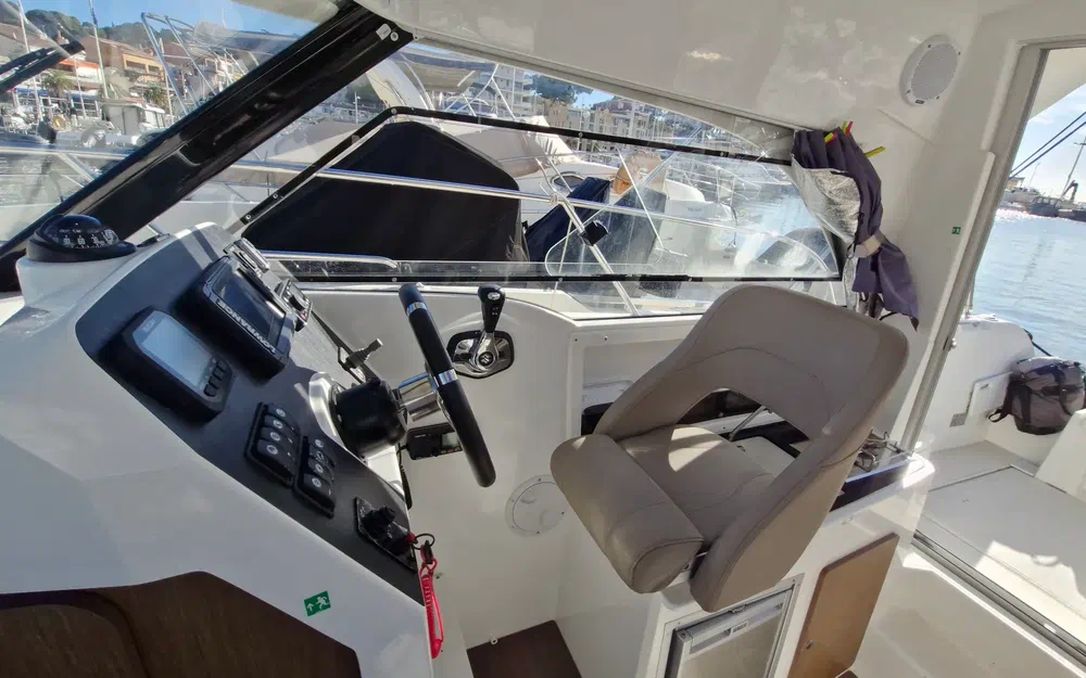 slider 8 Beneteau Antares 8 OB