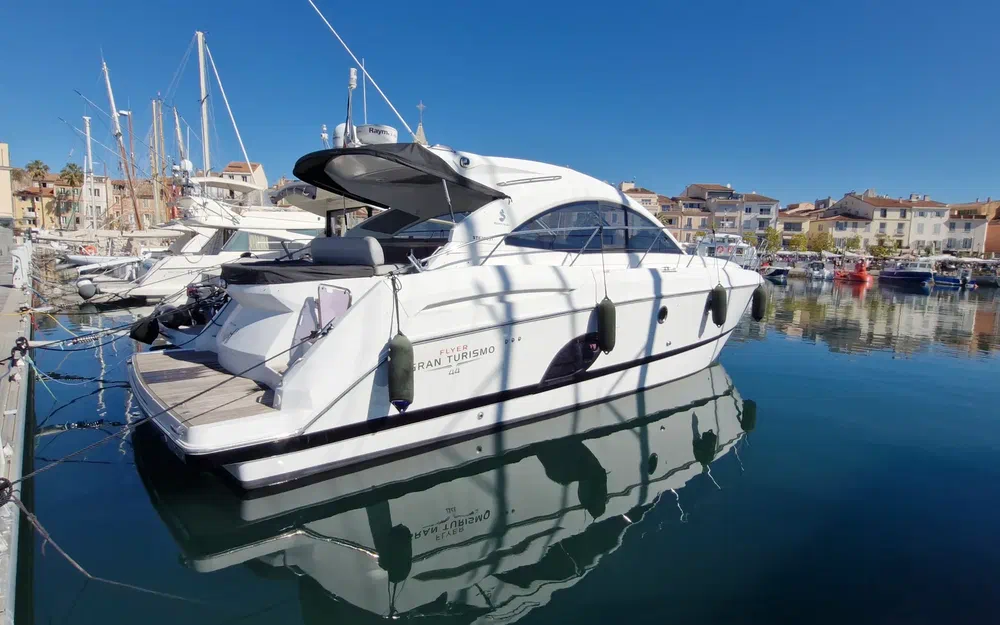 slider 0 Beneteau GT 44