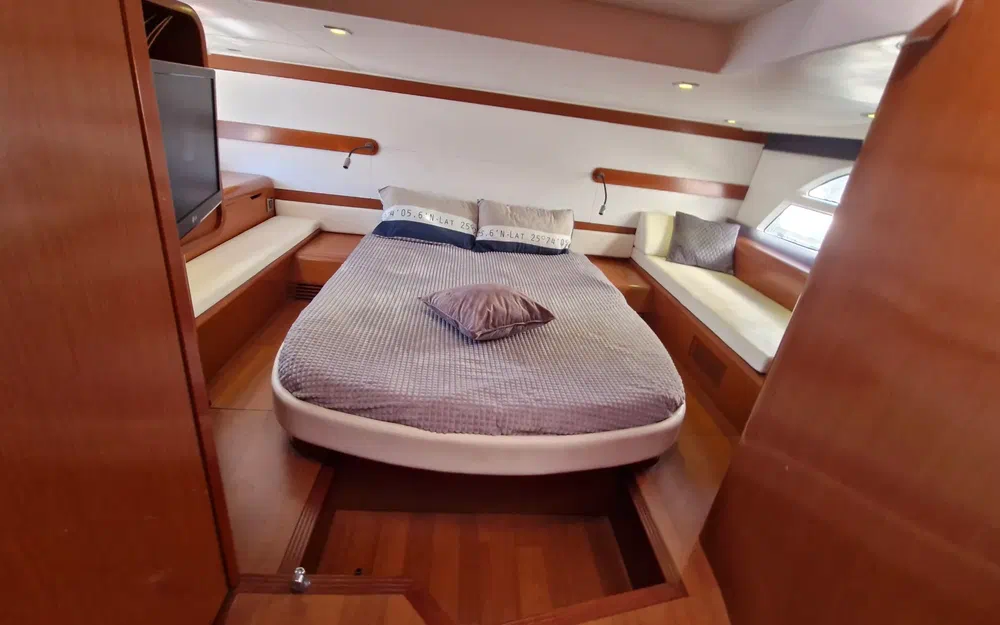 slider 10 Beneteau GT 44