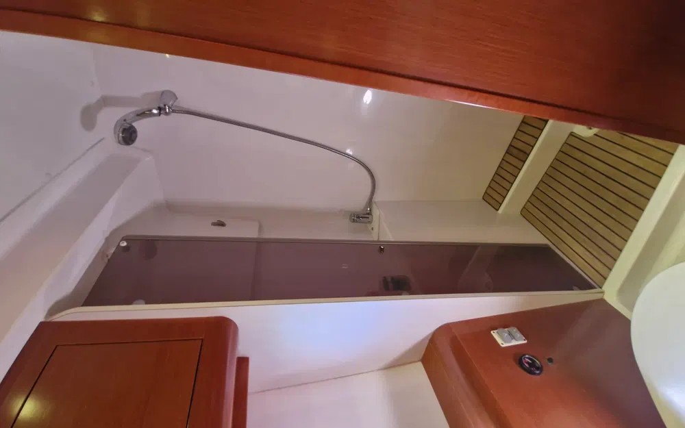 slider 12 Beneteau GT 44