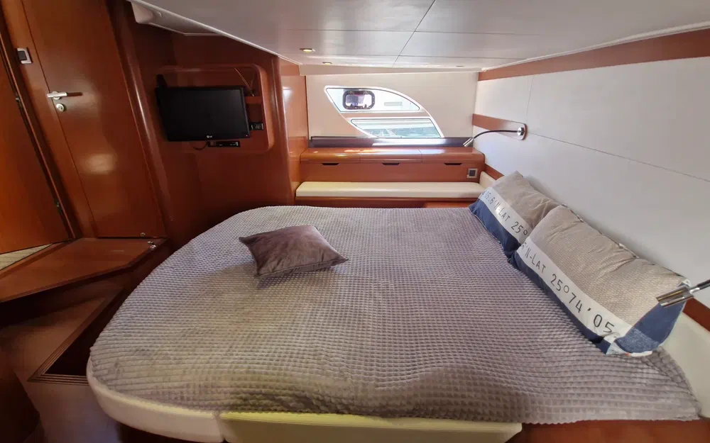slider 13 Beneteau GT 44