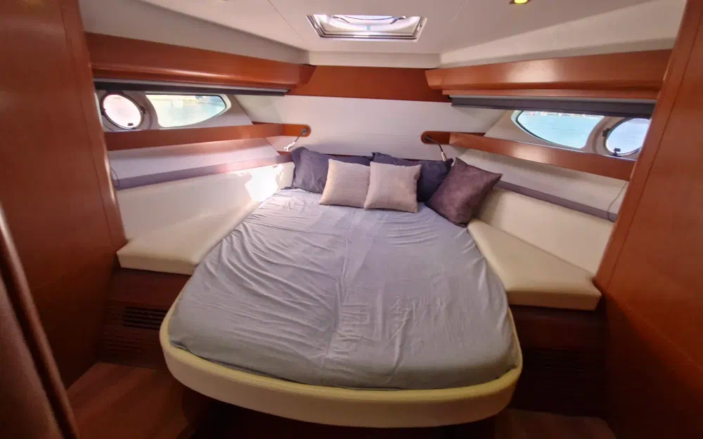 slider 16 Beneteau GT 44
