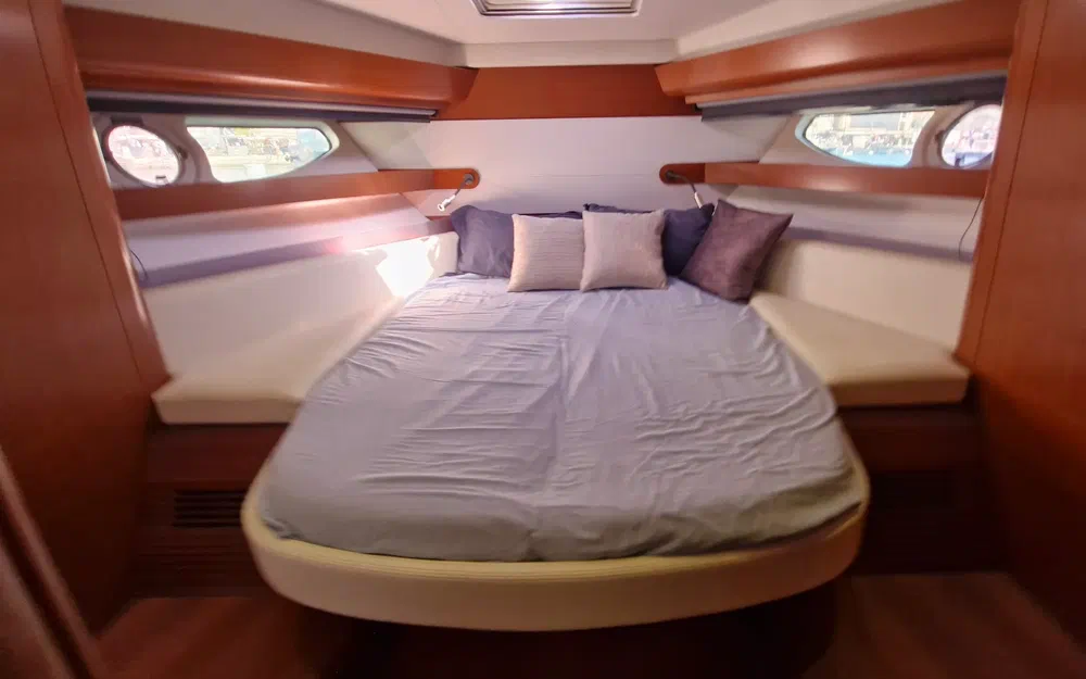 slider 17 Beneteau GT 44
