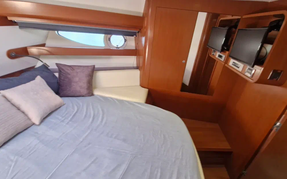 slider 18 Beneteau GT 44