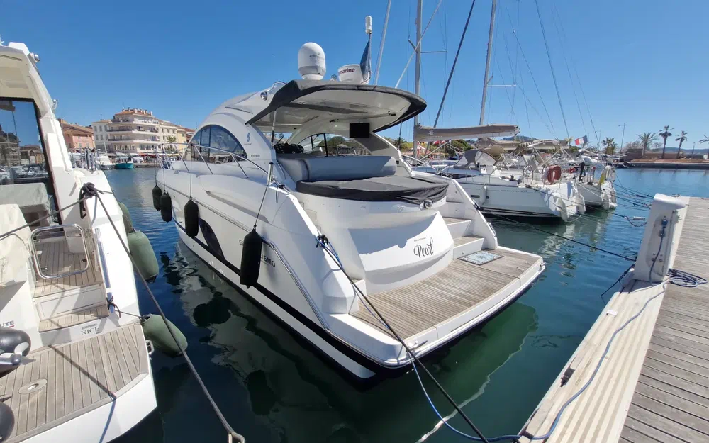 slider 1 Beneteau GT 44