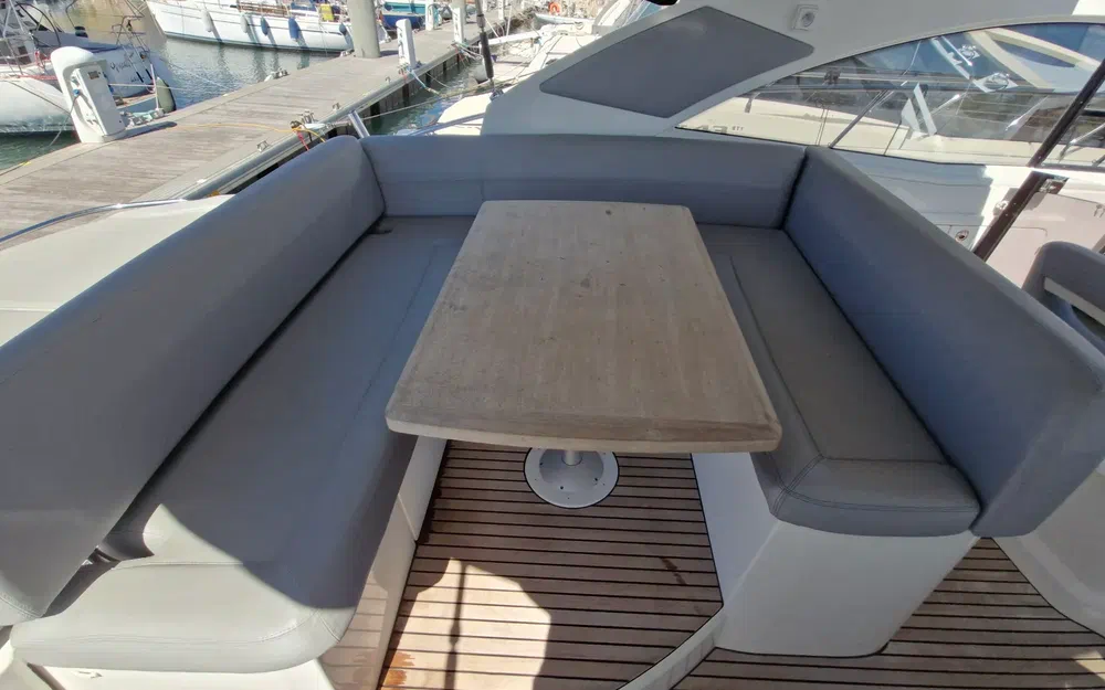 slider 21 Beneteau GT 44