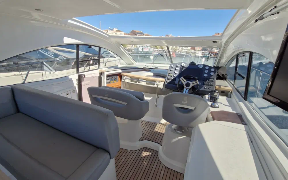 slider 22 Beneteau GT 44