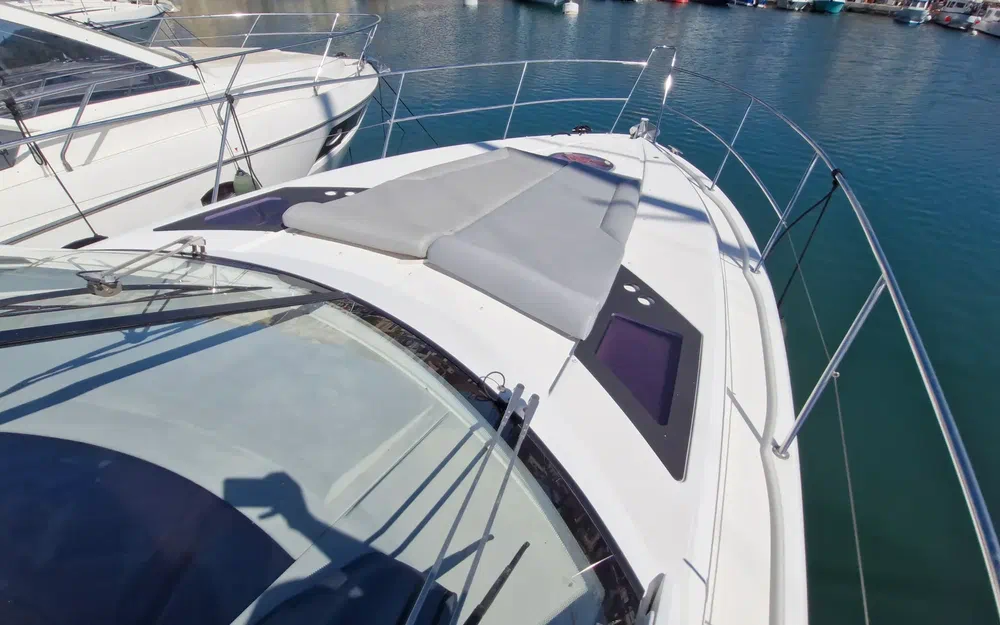 slider 24 Beneteau GT 44