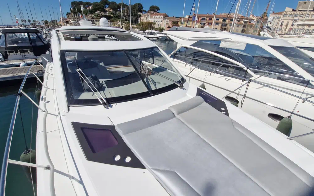 slider 27 Beneteau GT 44