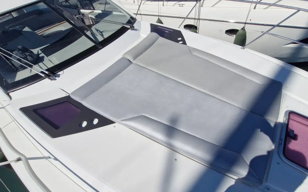slider 28 Beneteau GT 44