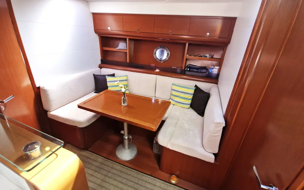slider 9 Beneteau GT 44