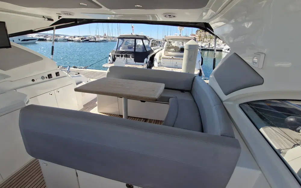 slider 5 Beneteau GT 44
