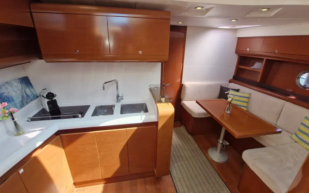 slider 7 Beneteau GT 44