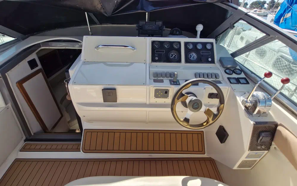 slider 10 Cruisers Yachts 3070 Rogue