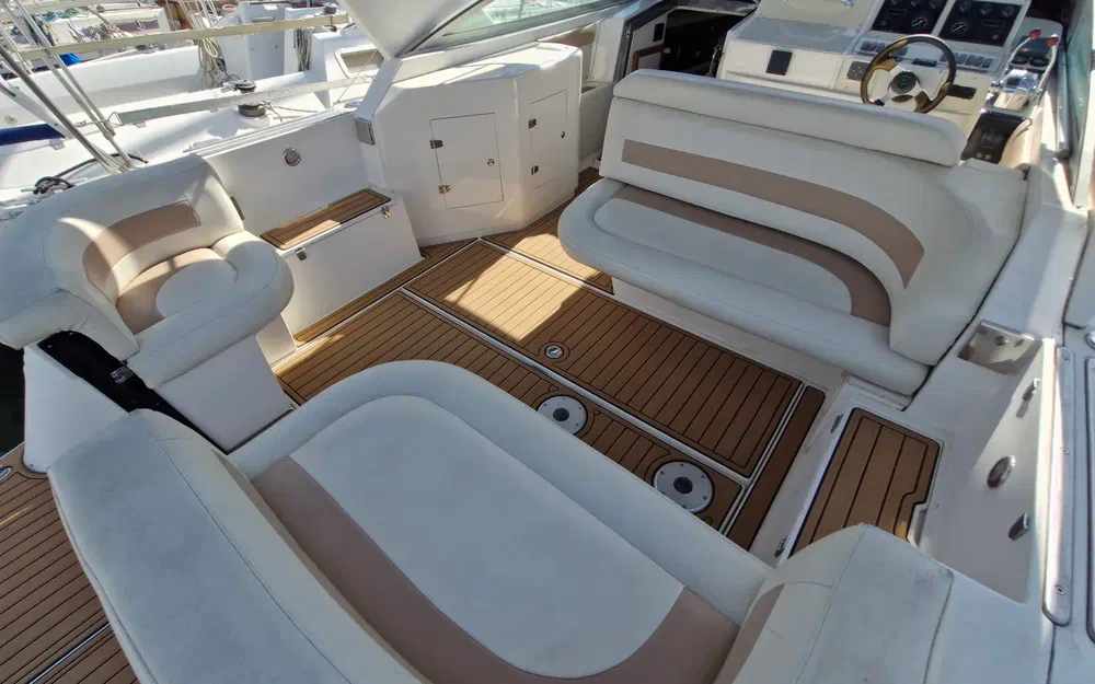 slider 5 Cruisers Yachts 3070 Rogue
