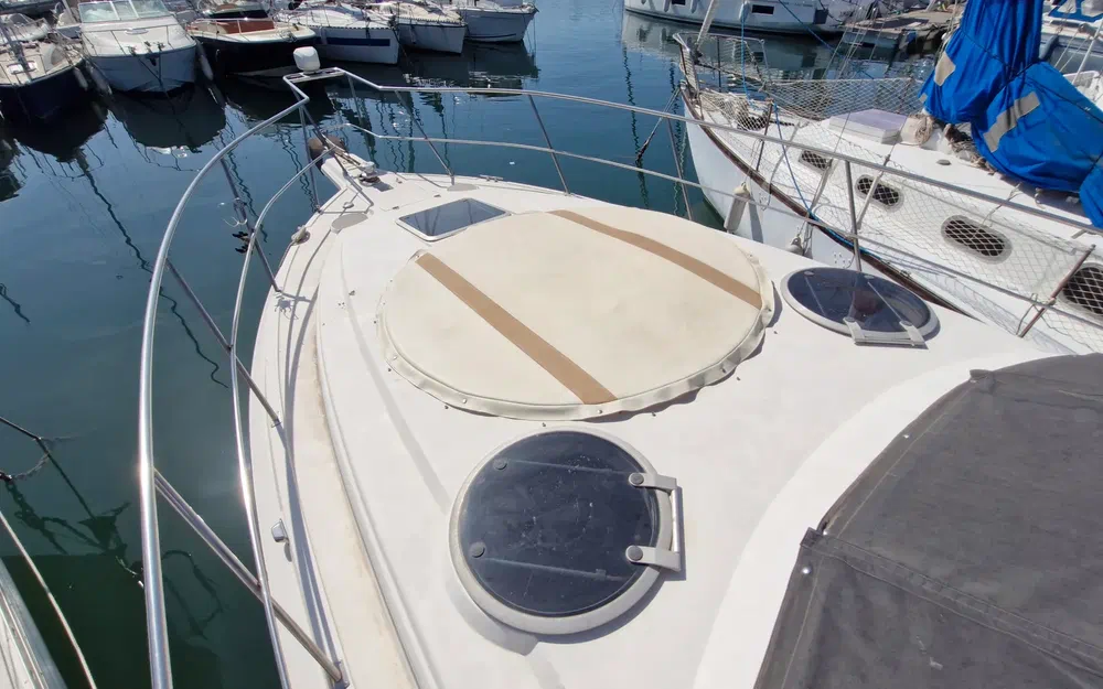 slider 8 Cruisers Yachts 3070 Rogue
