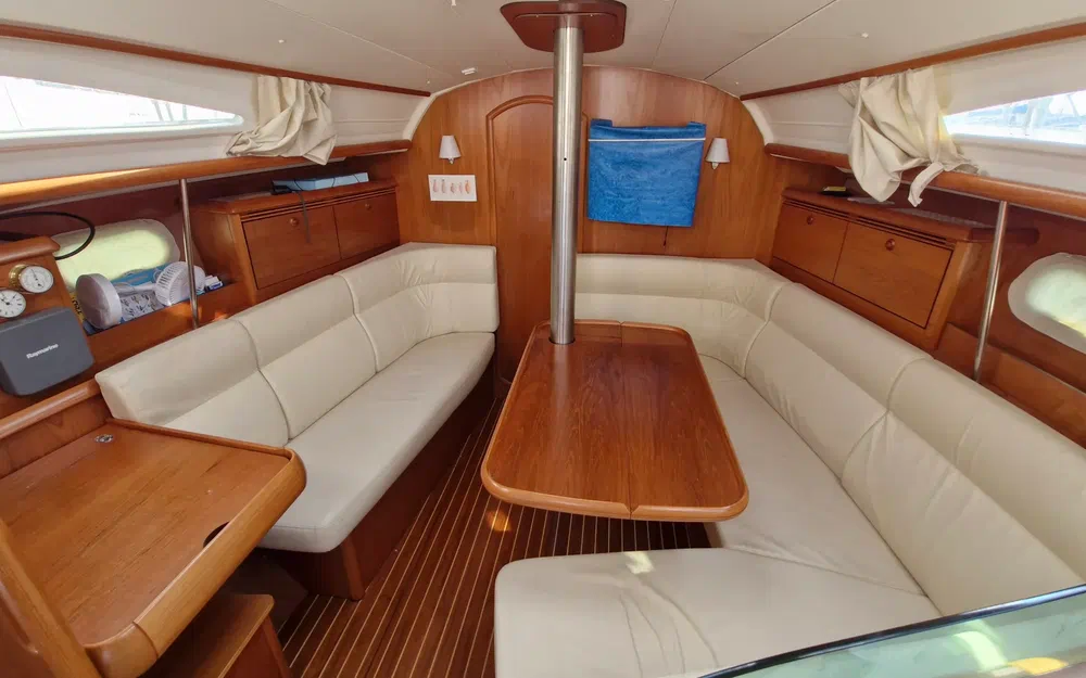 slider 7 Jeanneau Sun Odyssey 35