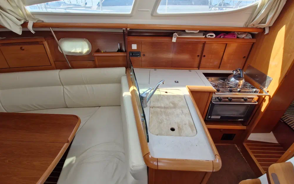 slider 8 Jeanneau Sun Odyssey 35