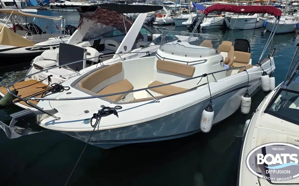 slider 0 Jeanneau Cap Camarat 7.5 CC