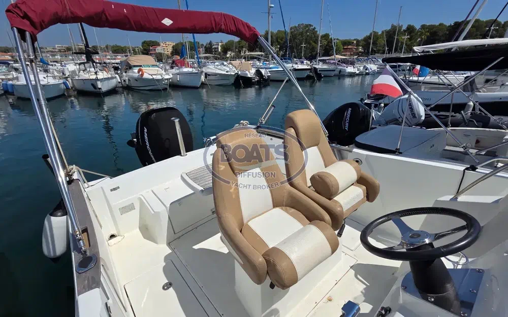 slider 7 Jeanneau Cap Camarat 7.5 CC