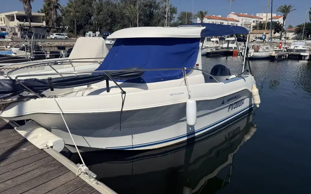 slider 1 Quicksilver 580 Pilothouse
