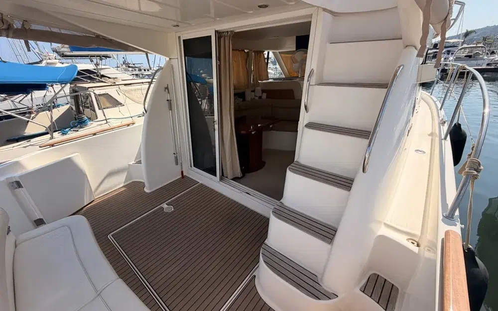 slider 12 Jeanneau Prestige 32