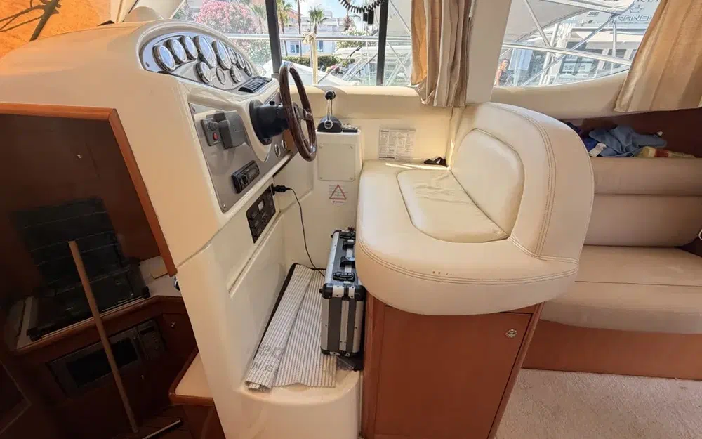 slider 24 Jeanneau Prestige 32