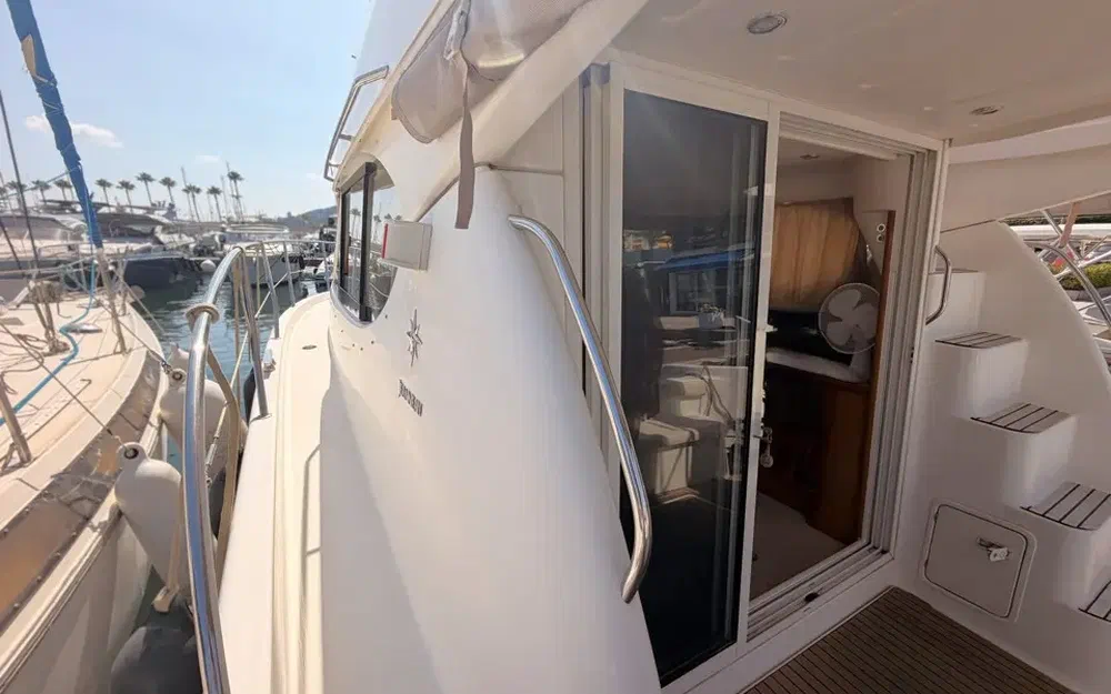 slider 7 Jeanneau Prestige 32