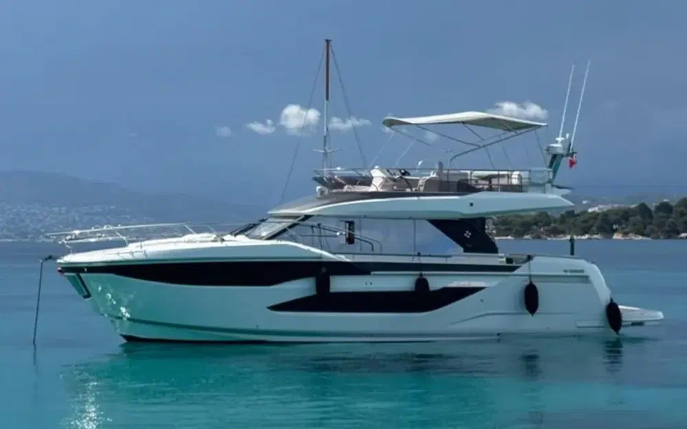 slider 0 Prestige Yachts F4.9