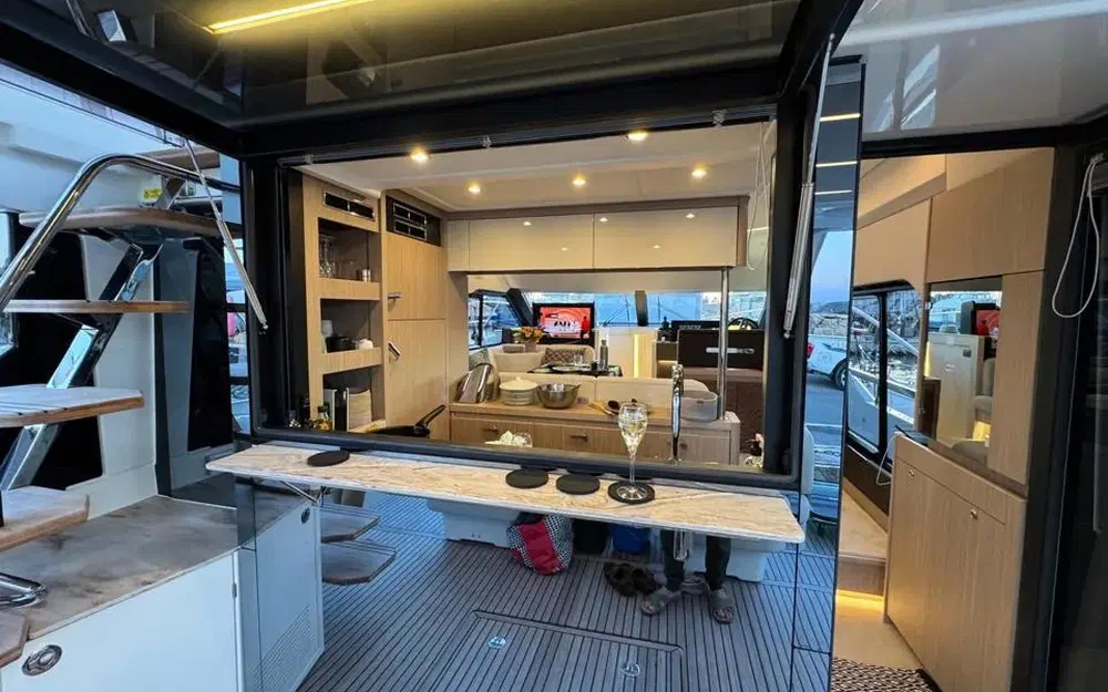 slider 10 Prestige Yachts F4.9