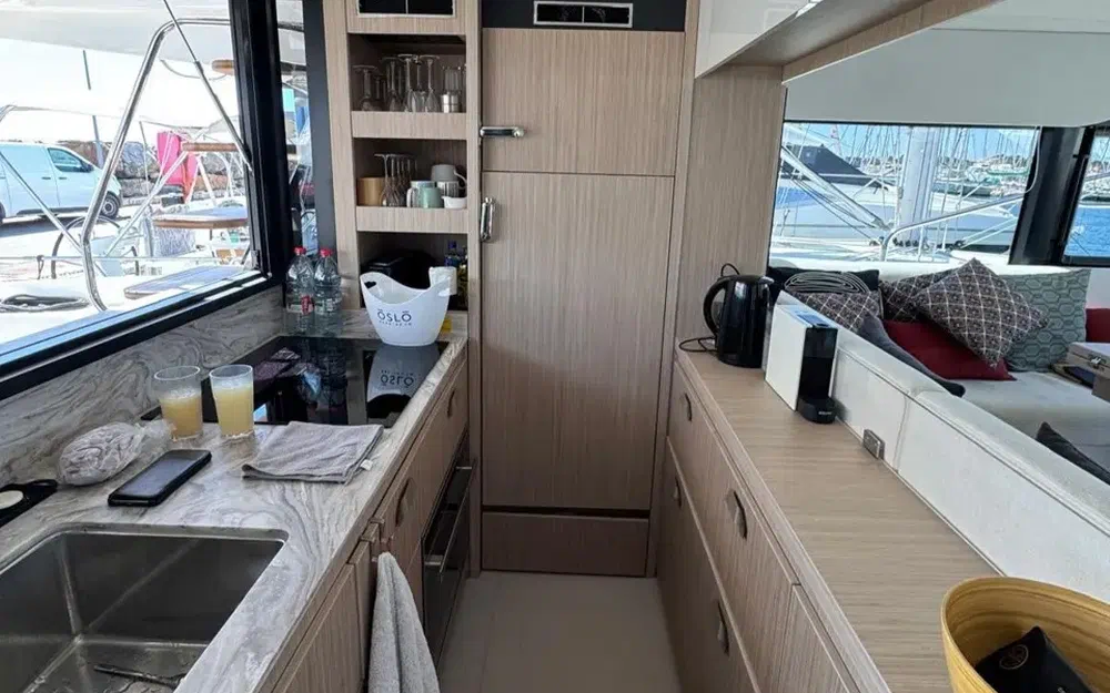 slider 12 Prestige Yachts F4.9