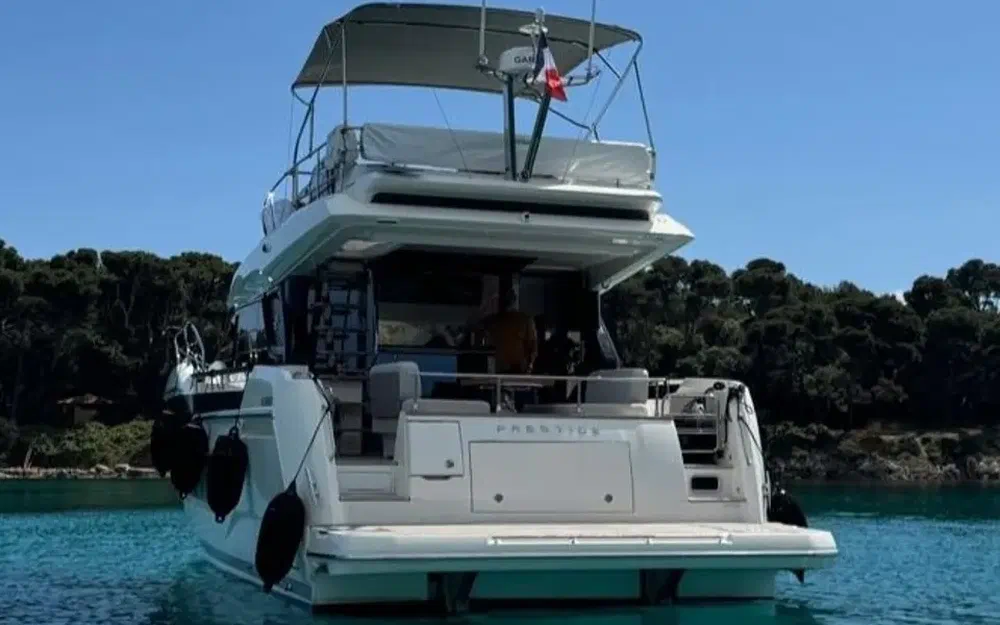 slider 1 Prestige Yachts F4.9