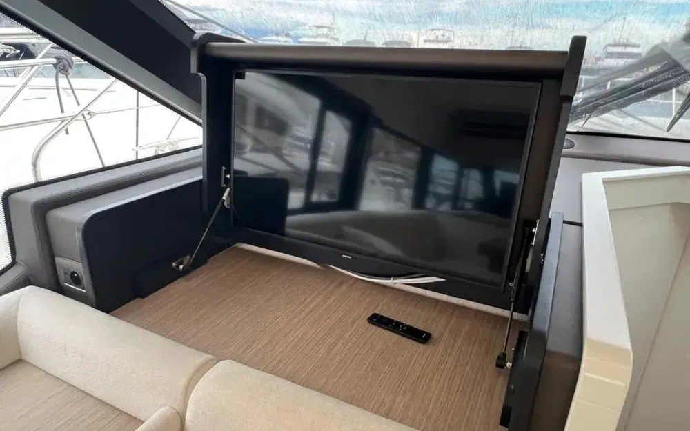 slider 22 Prestige Yachts F4.9
