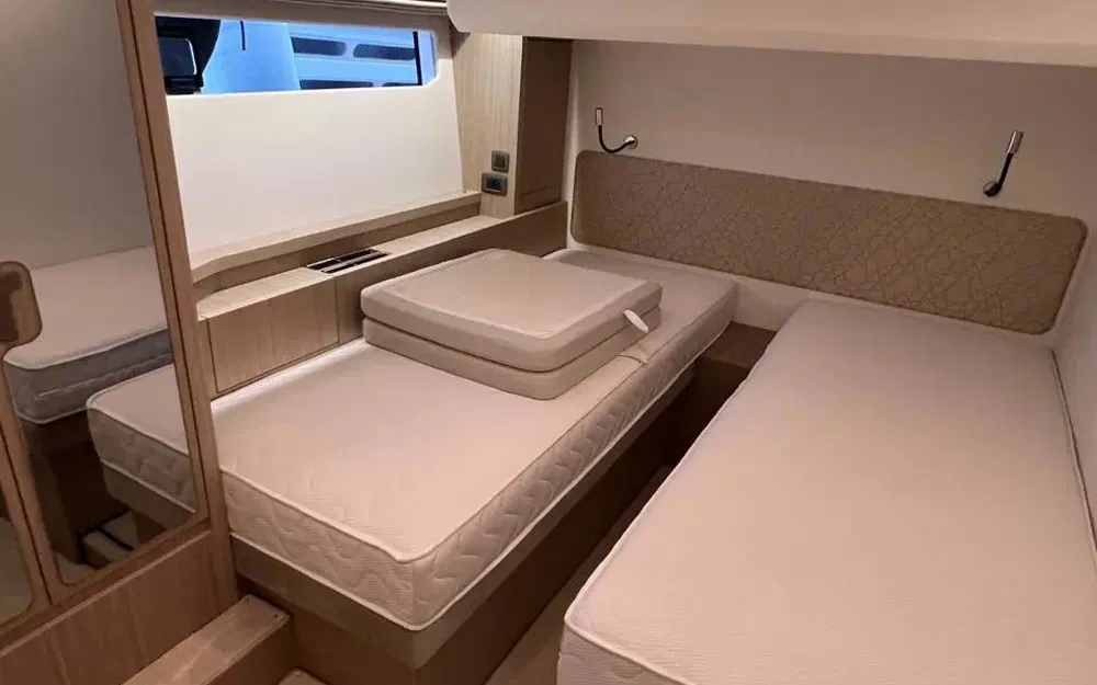 slider 29 Prestige Yachts F4.9